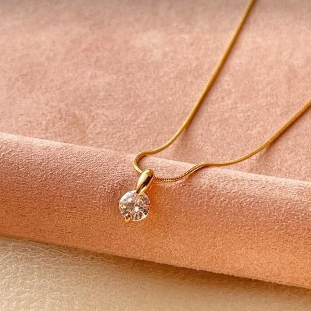 Diamond necklace Q652